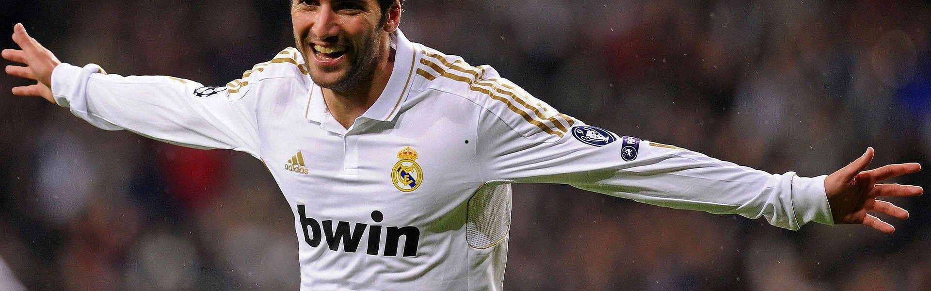 奥客-蜘蛛侠继续磨砺！多诺万-米切尔晒度假训练照 肌肉钢筋铁骨