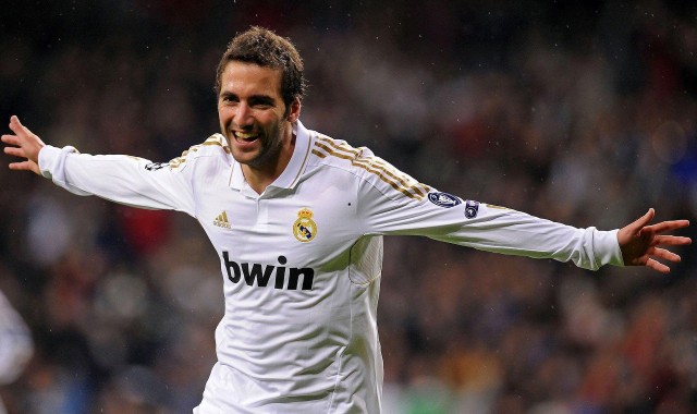 奥客-蜘蛛侠继续磨砺！多诺万-米切尔晒度假训练照 肌肉钢筋铁骨