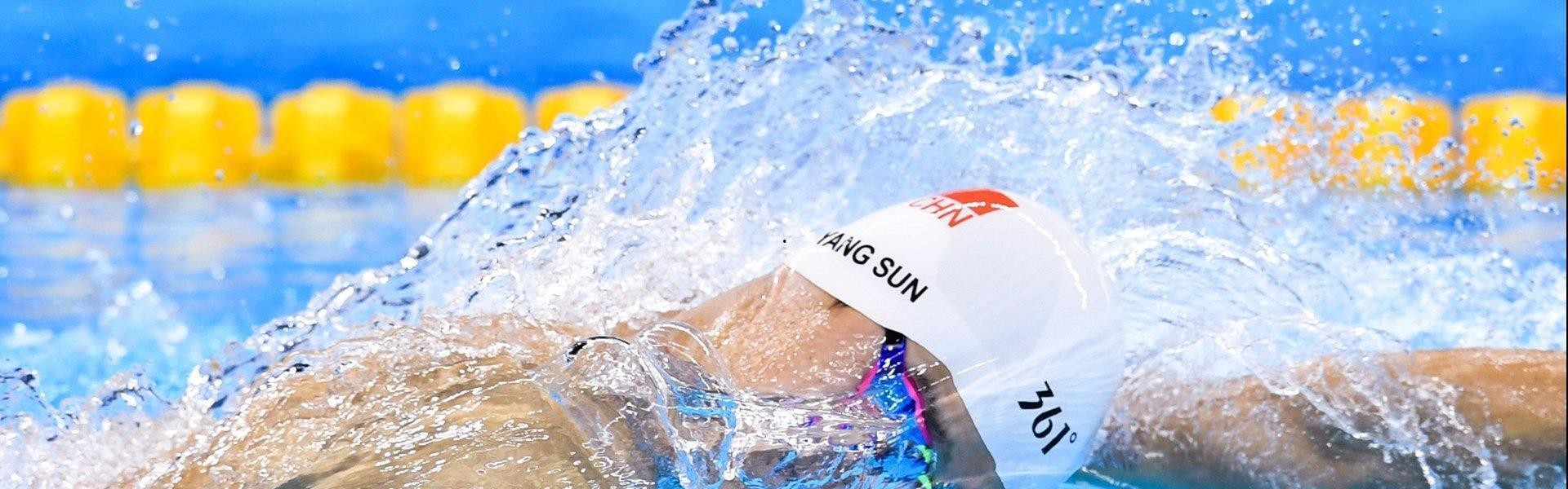 澳客官网首页-火药味来了！韦世豪解围踢中泽卡引爆冲突，双方球员激烈对峙