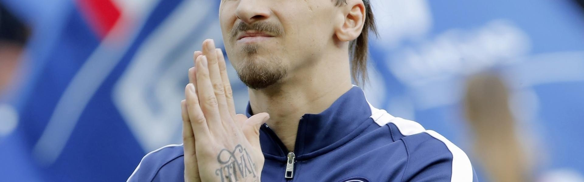 官方澳客网_从头再来！赛后巴黎捧杯激情庆祝，国米全队一旁送上掌声