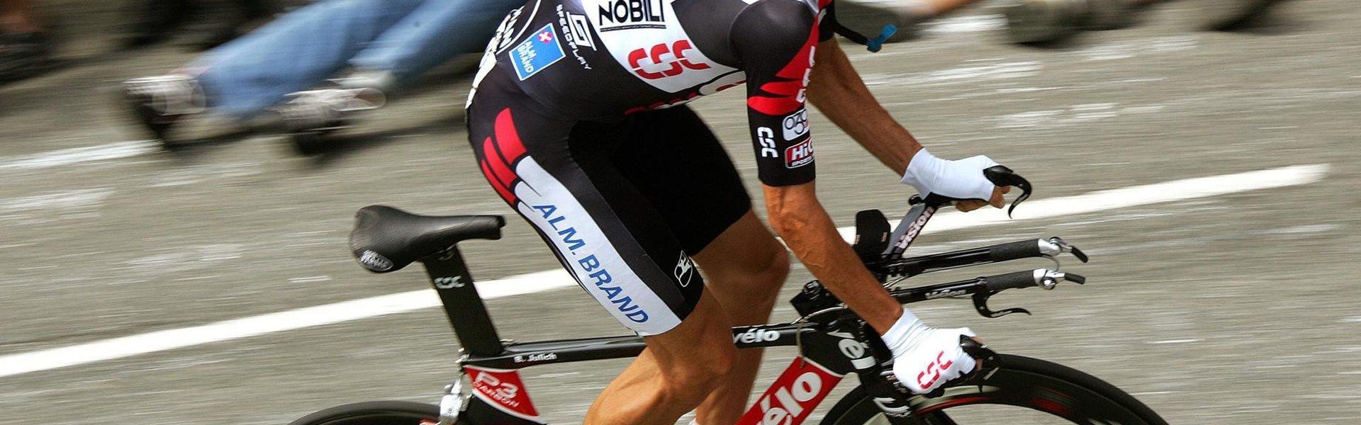 【官方澳客网】杜锋生日夜温情与风波并存 徐昕离场插曲引发团队凝聚力思考