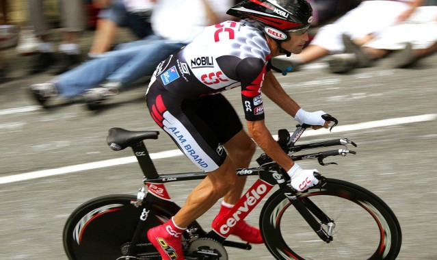 【官方澳客网】杜锋生日夜温情与风波并存 徐昕离场插曲引发团队凝聚力思考