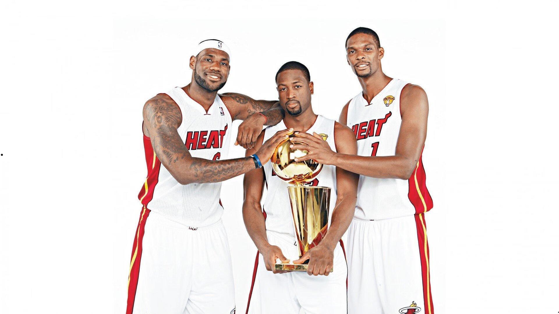 名宿巩晓彬现身山东高速篮球馆 现场观战中国女篮热身赛引热议